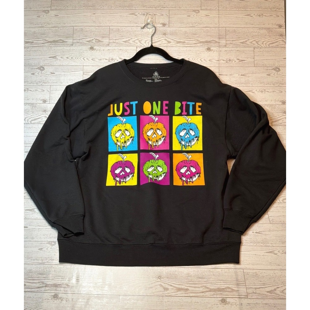 Disney Sweatshirt Unisex Medium Black Just One Bite Poison Apple Pop Art Y2K